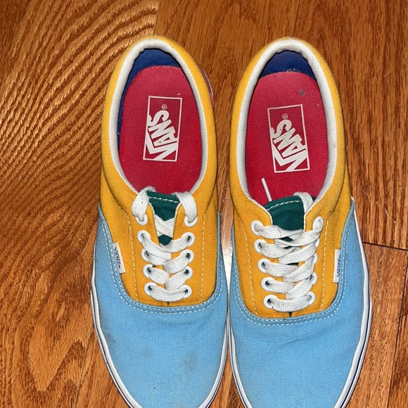 Vans - Picture 2 of 5